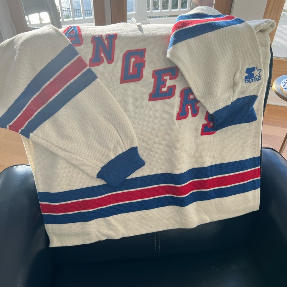 VINTAGE. NEW YORK RANGERS JERSEY, STARTER
New, without tags. SIZE Large